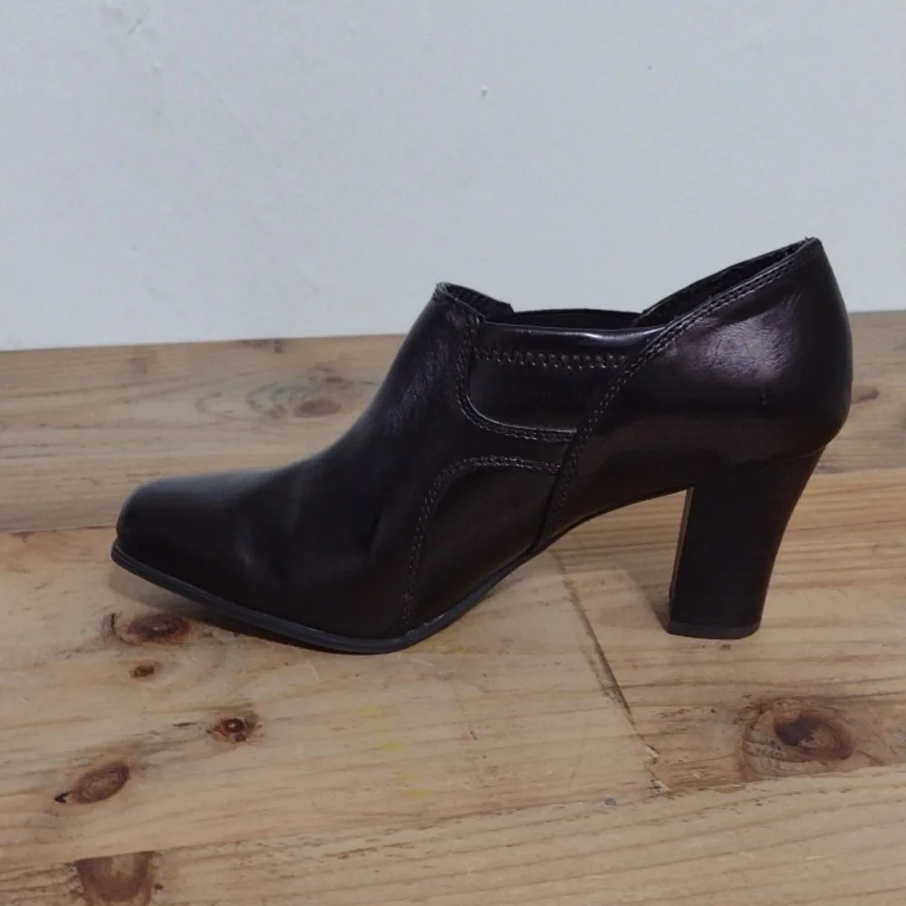 Nickels Faux Leather Square Toe Ankle Booties w/ Buckle Size 9